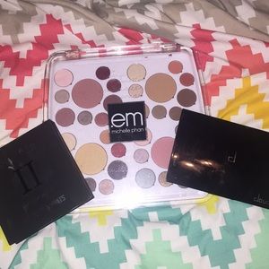3 makeup palettes with gifts!